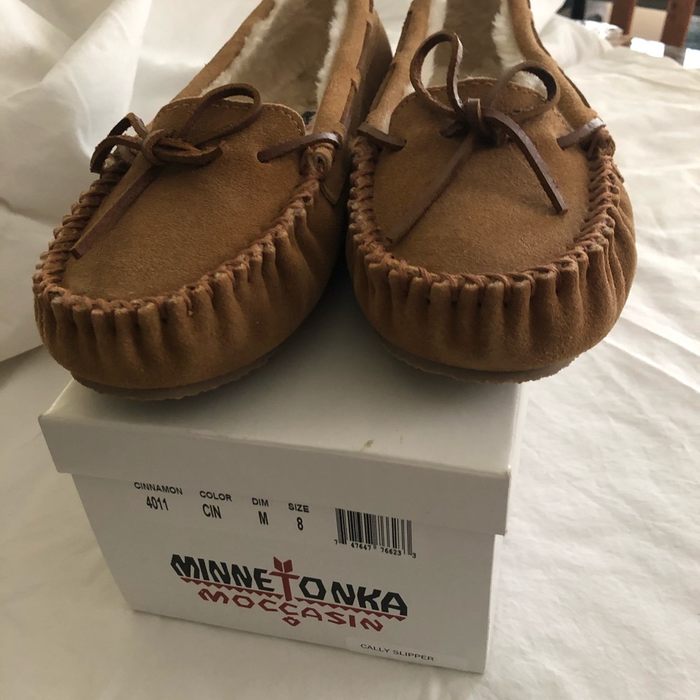 Minnetonka moccasin shoes